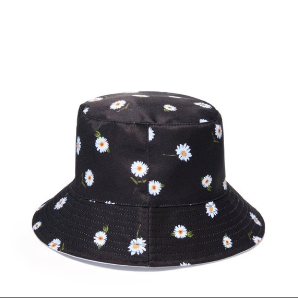 Alice + Olivia reversible daisy bucket hat - Picture 3 of 9